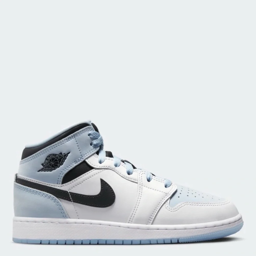 Nike Air Jordan Retro 1 MID SE Sneakers UNC Ice Blue Size 3Y Streetwear Sporty